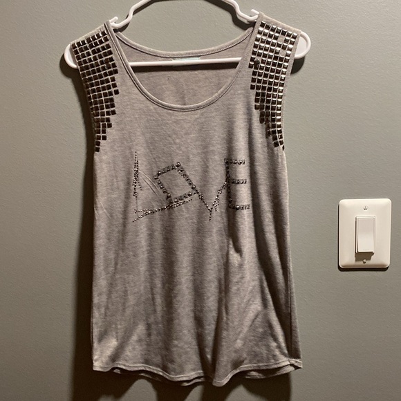 NWOT WOMANS TOP  SIZE SMALL! SMOKE FREE HOME! - Picture 2 of 5